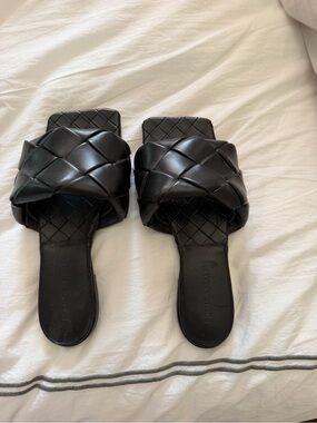 Bottega Veneta Black Lido Flat Sandals